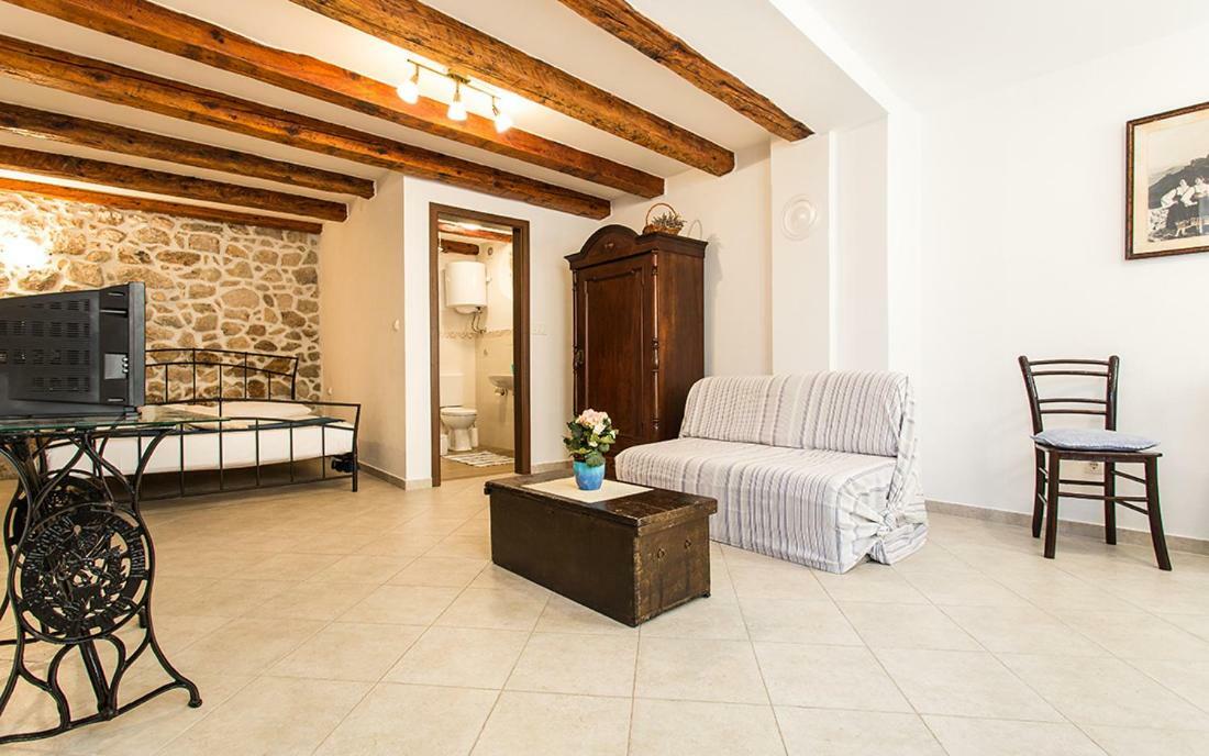 & Antonio Apartment Vrbnik